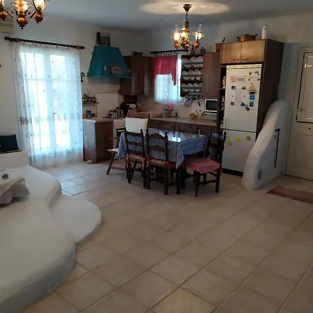 بيت للعطل Traditional House Marivilla ماستيخاري