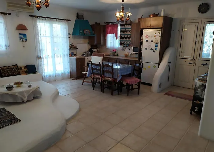 بيت للعطل Traditional House Marivilla ماستيخاري